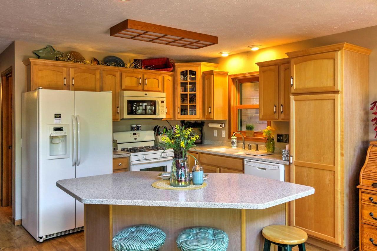 Roomy House On 2 Acres - 2 Mi To Egg Harbor Beach! Екстер'єр фото