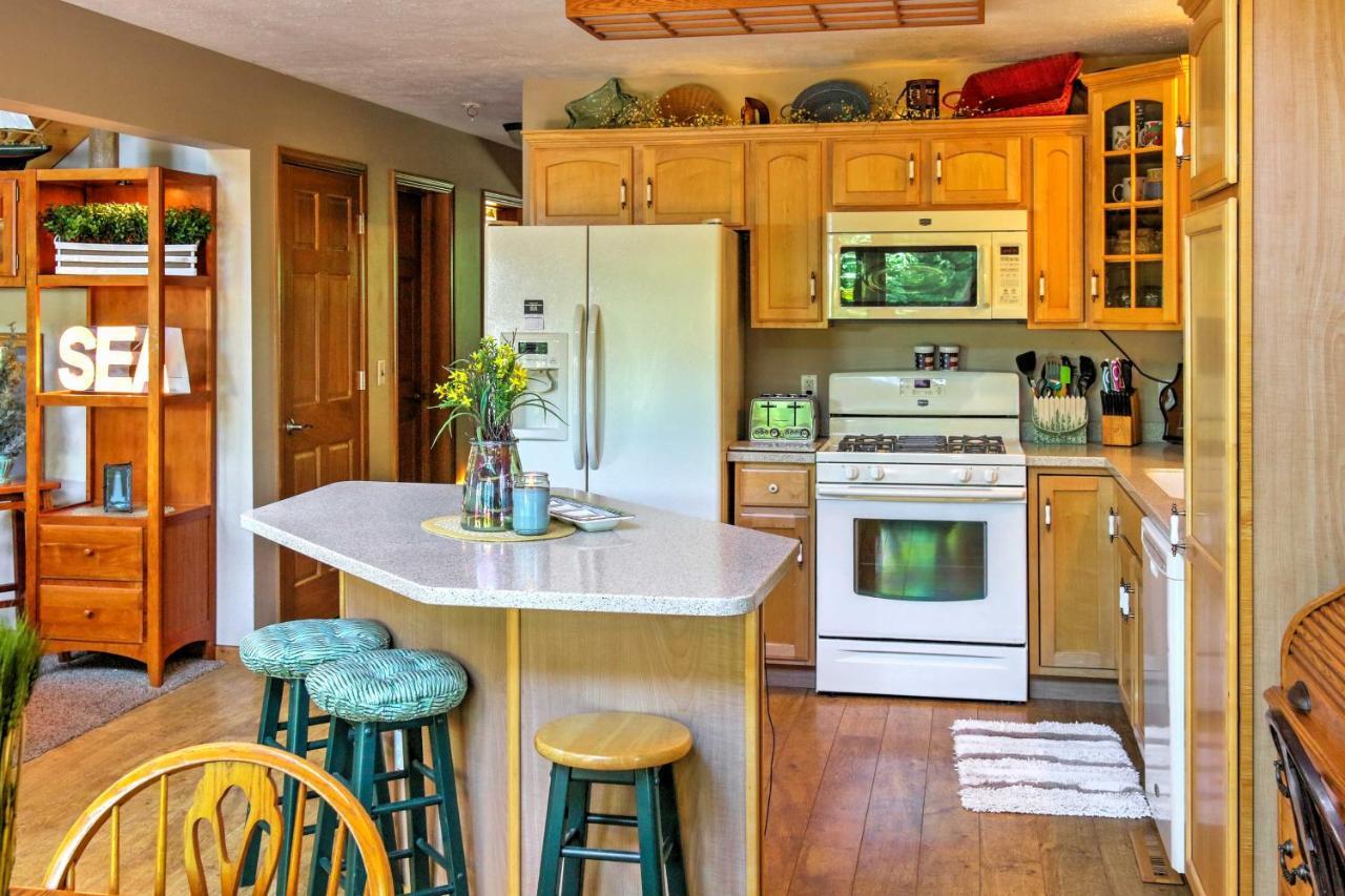 Roomy House On 2 Acres - 2 Mi To Egg Harbor Beach! Екстер'єр фото